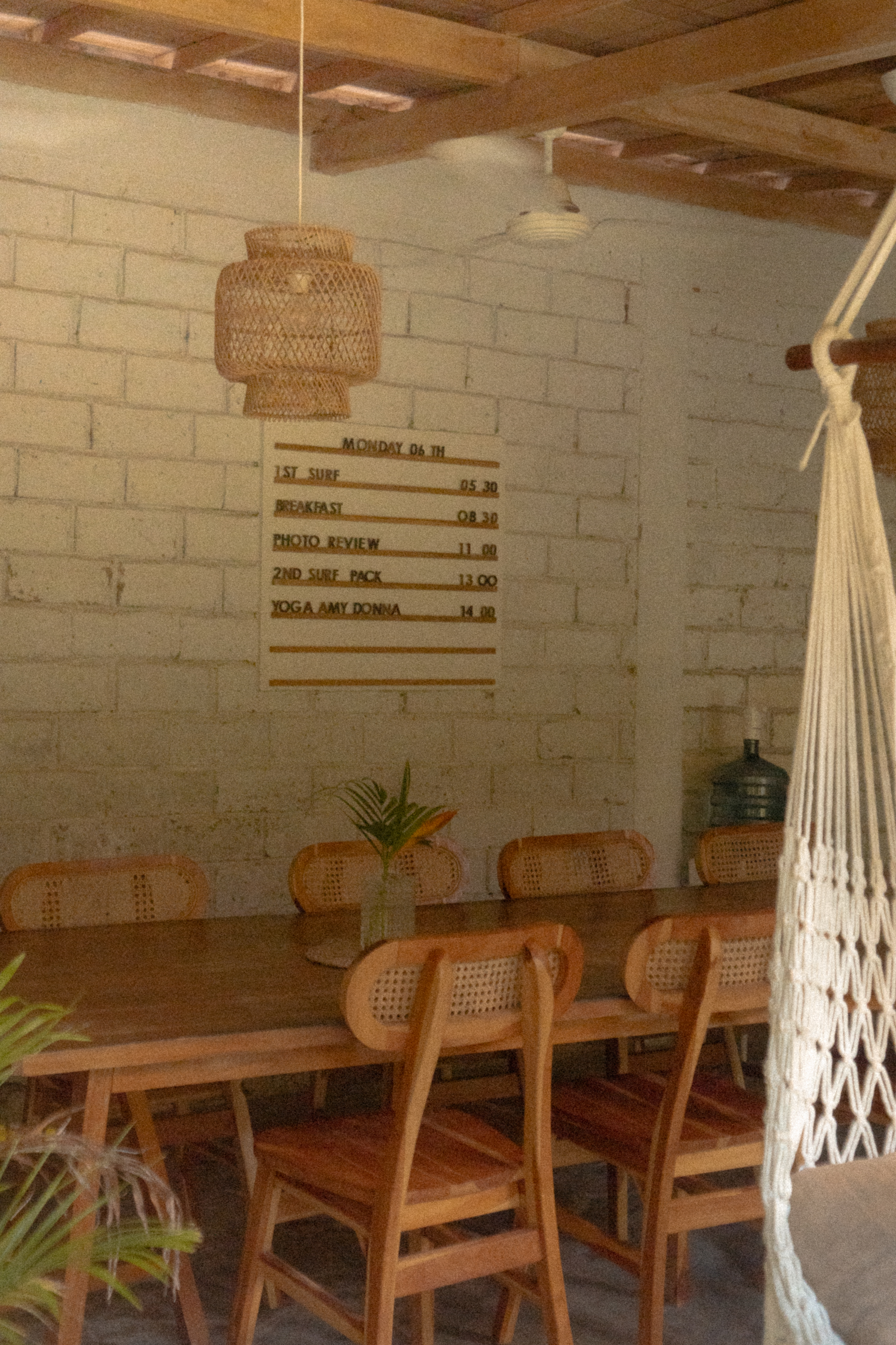 Retreat photography — hostel and travel atmosphere by tonitonetti